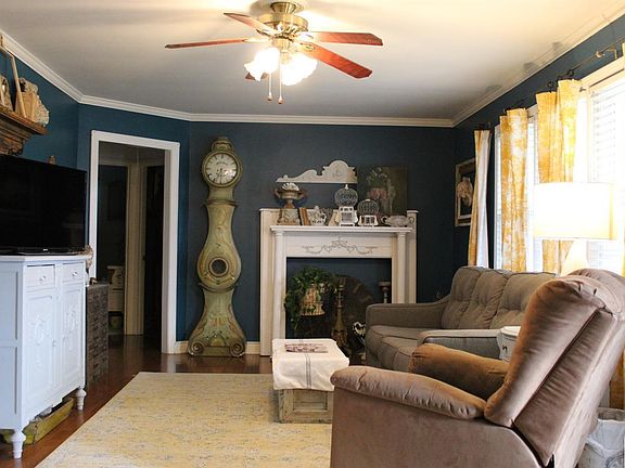 3rd image of 1606 Parklane Dr