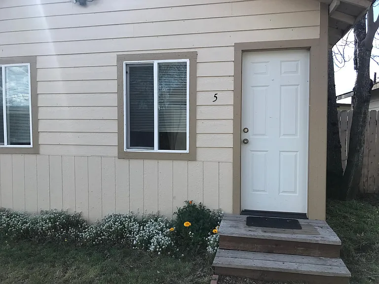 3486 Lakeshore Blvd #5 — Photo 3