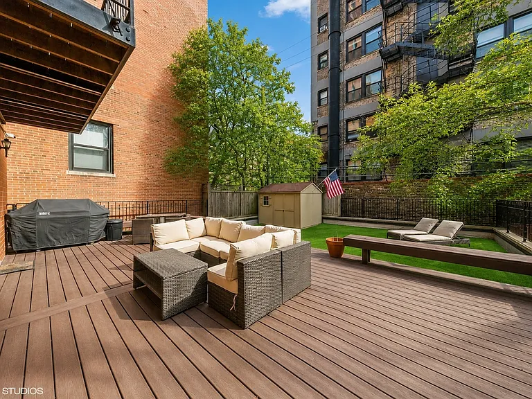 441 W Briar Pl #1 — Photo 15