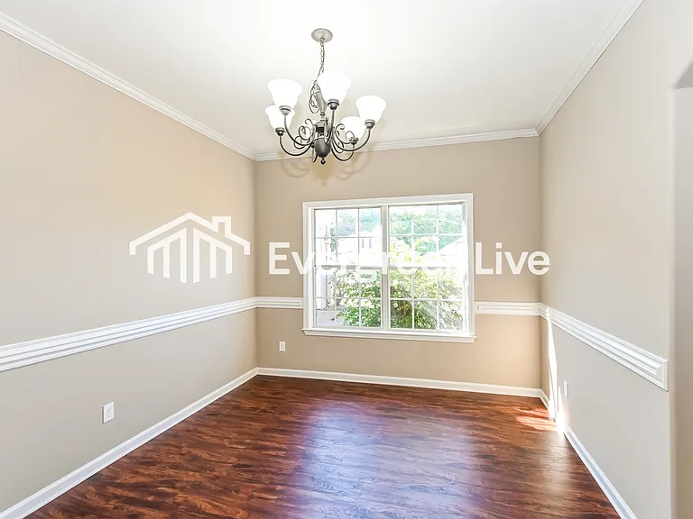 8734 Lezlarken Ln — Photo 4