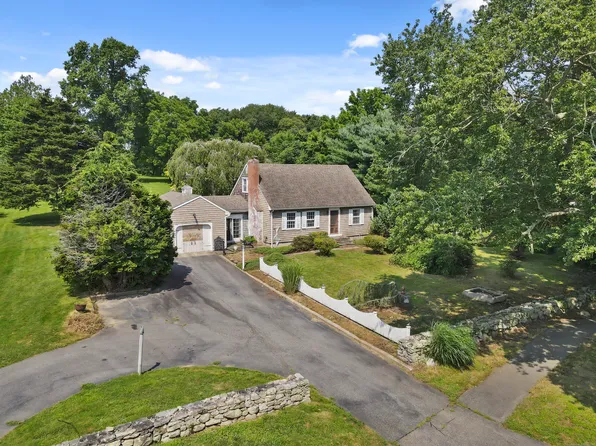 133 Great Neck Road, Waterford, CT 06385