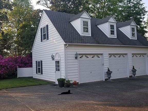 Three car detached garage