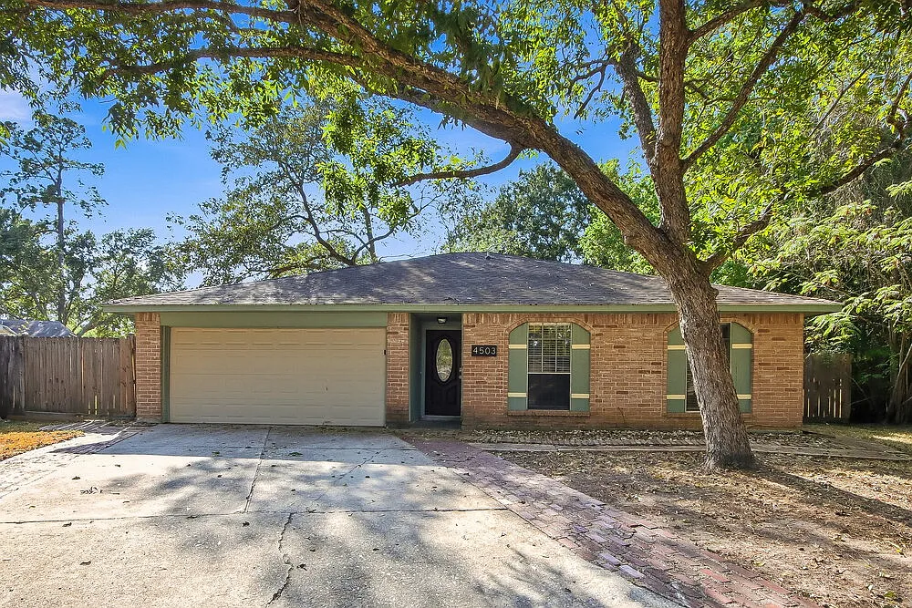 4 bed, 2.0 bath, 2198 sqft, $1,860 — Photo 1