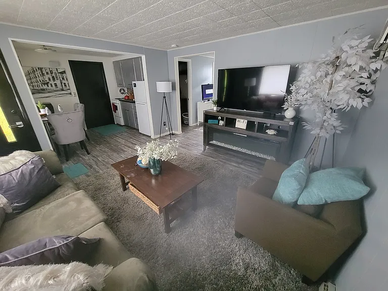 800 S Westland Dr #5 — Photo 3