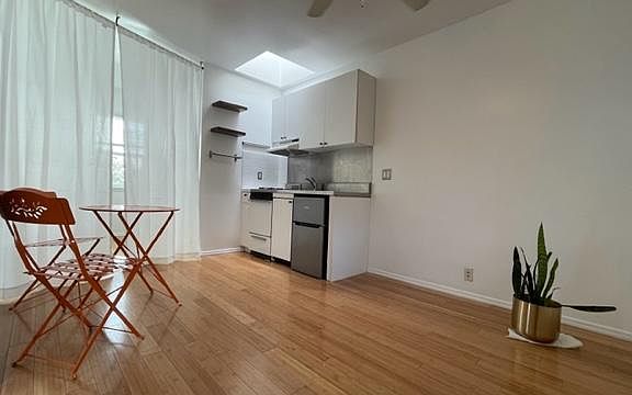 4th image of 835 Pacific St APT 3