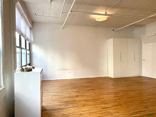 Rented by EXR | media 10