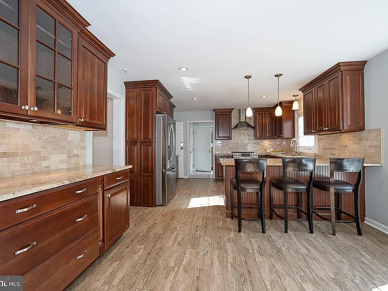 1099 Armstrong Ct — Photo 7