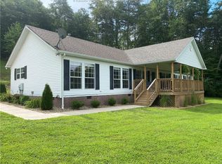 1592 Hereford Rd, Hurricane, WV 25526