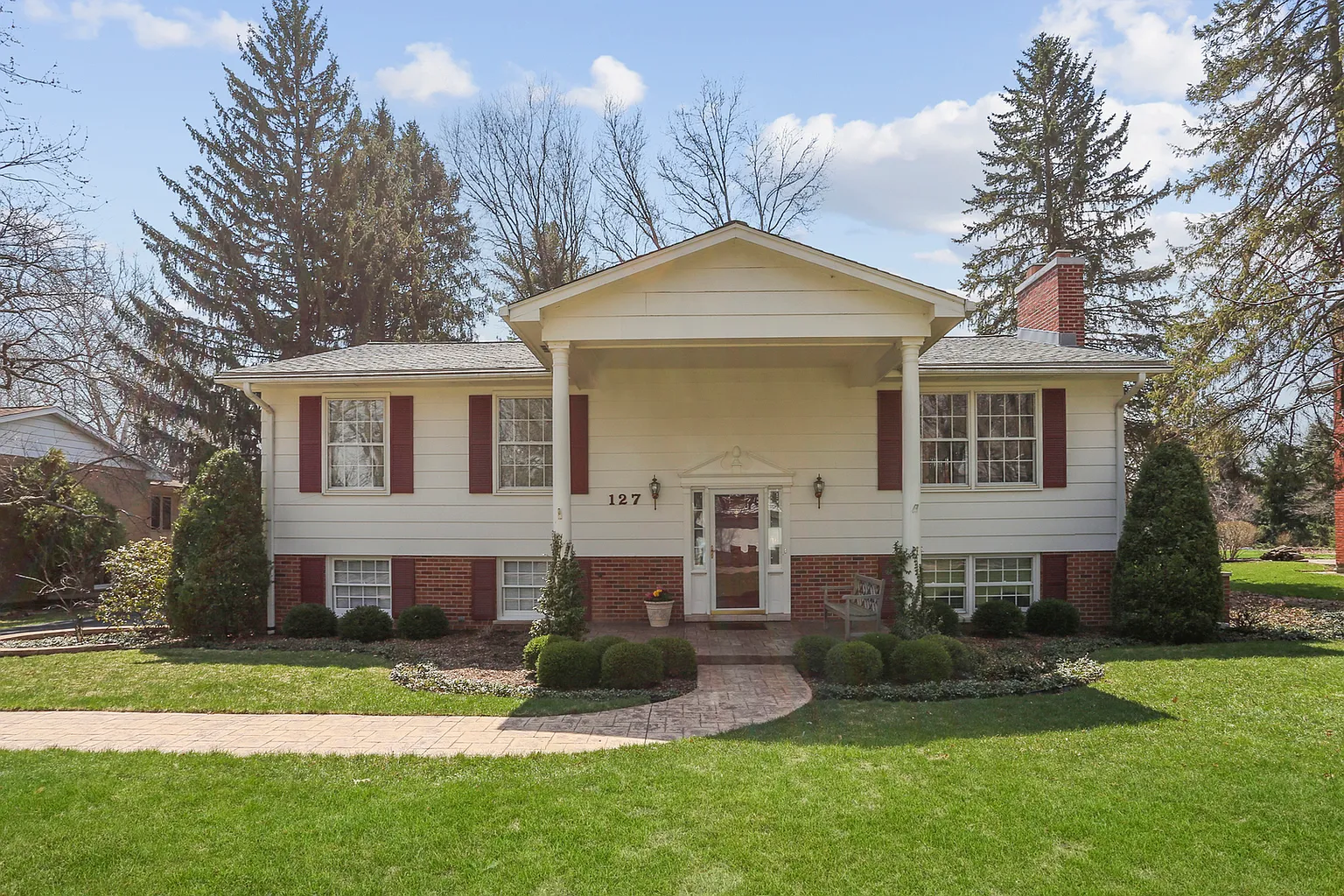 26W127 Blackhawk Dr photo 1