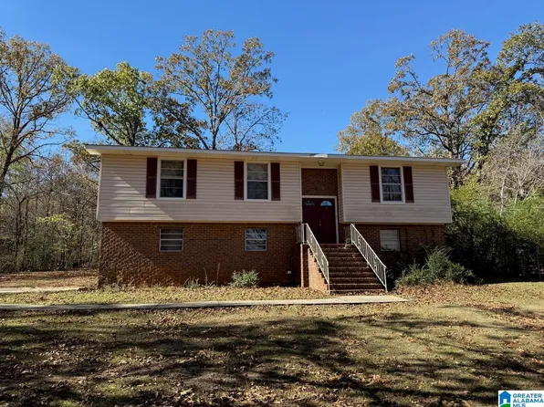 840 Honeysuckle Ln, Alabaster, AL 35007