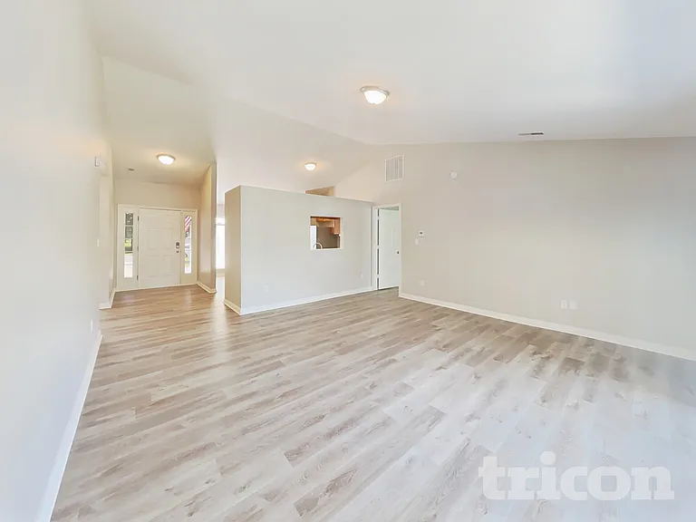 2502 Bristlecone Dr — Photo 2