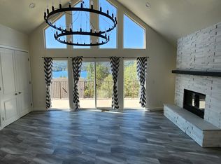 872 Wild Rose Cir, Lake Arrowhead, CA 92352