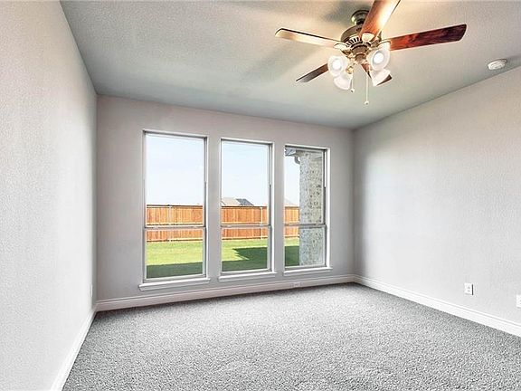 4th image of 3233 Lexington Dr