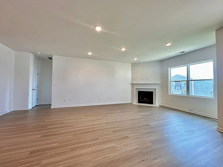 4187 Lively St — Photo 6