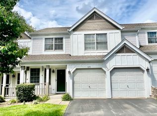 123 Spring Ct N, Carpentersville, IL 60110