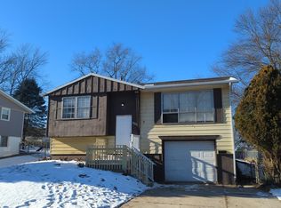 6205 N Devonshire Dr, Peoria, IL 61615