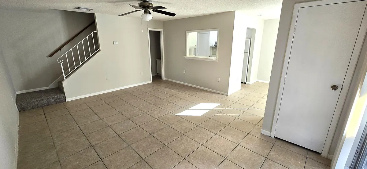 Unit Photo - 1024 Spring Meadow Dr