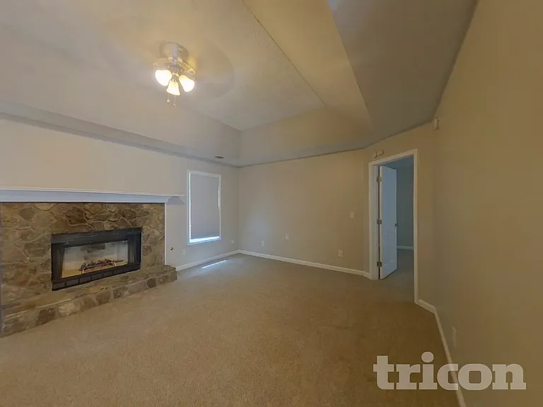 1014 Bay Ridge Dr — Photo 2