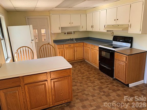 3rd image of 465 Bee Tree Rd