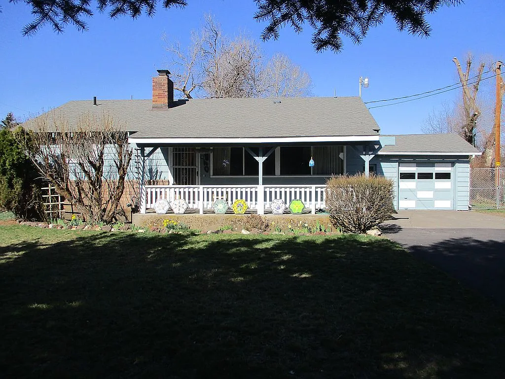 3840 Summers Ln photo 1