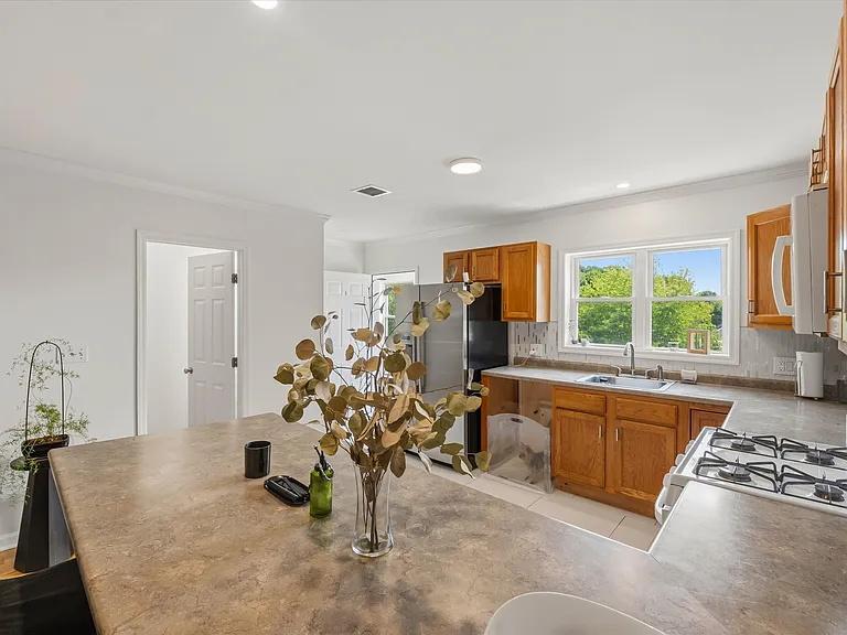 22 Chappelle St #3 — Photo 31