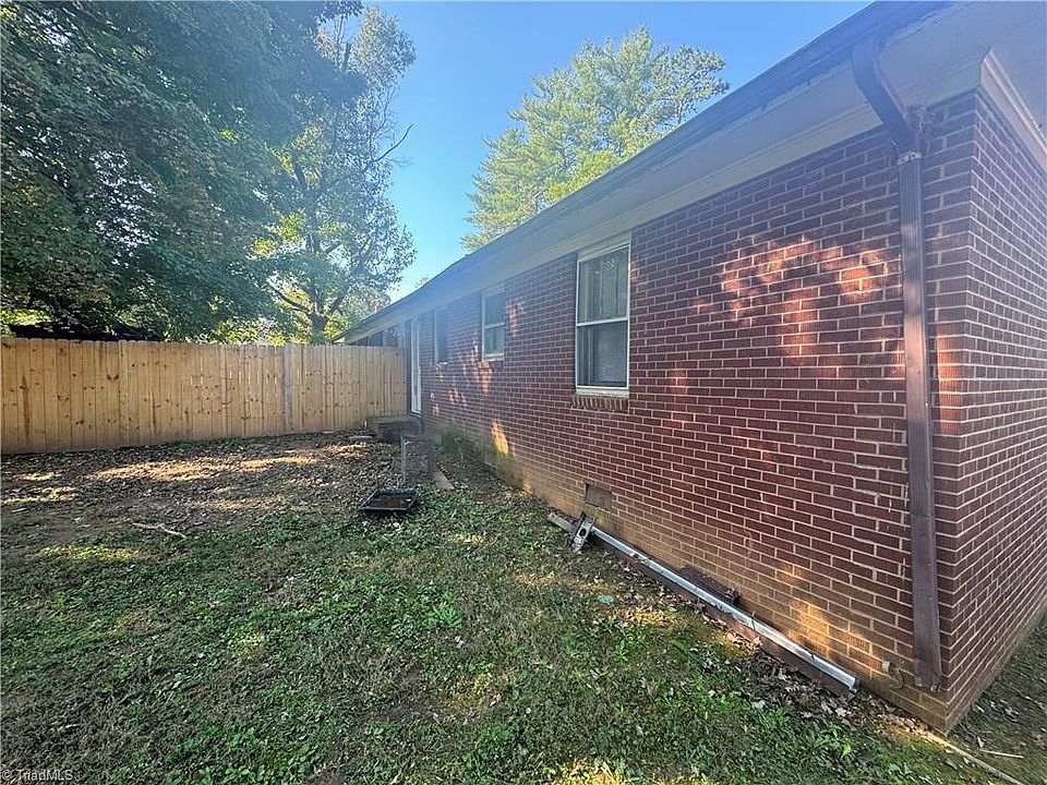2nd image of 321 Spruce St #323
