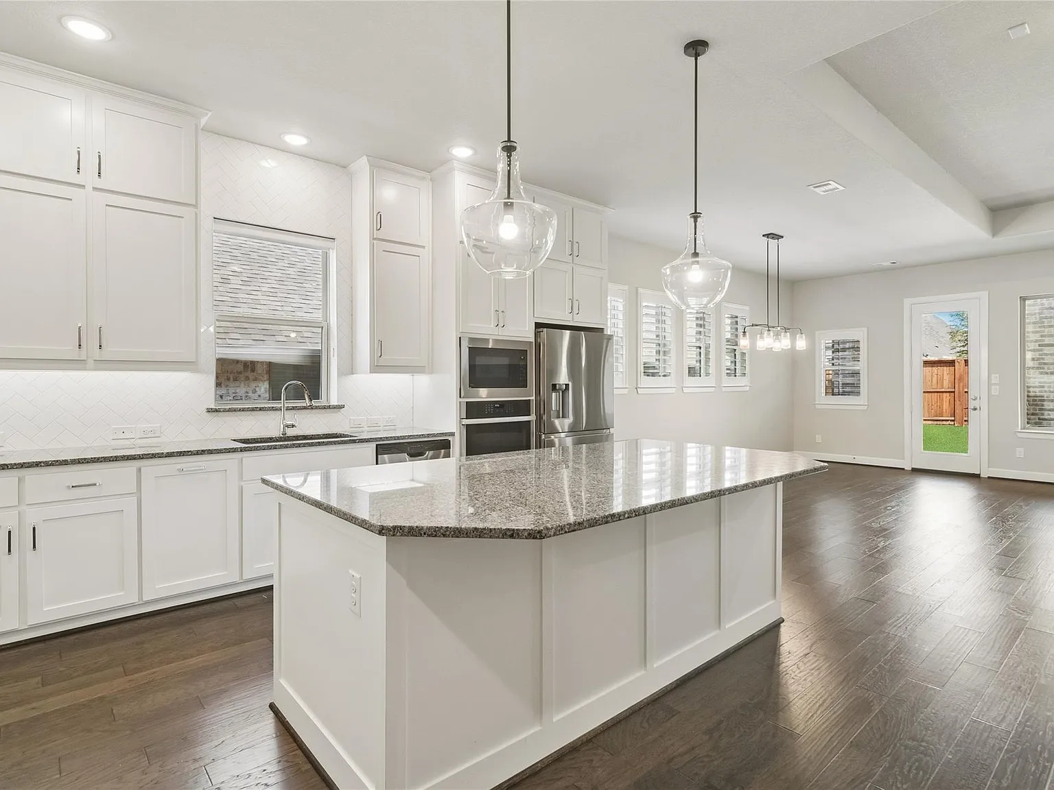 4 bed, 2459 sqft, $3,650 — Photo 3