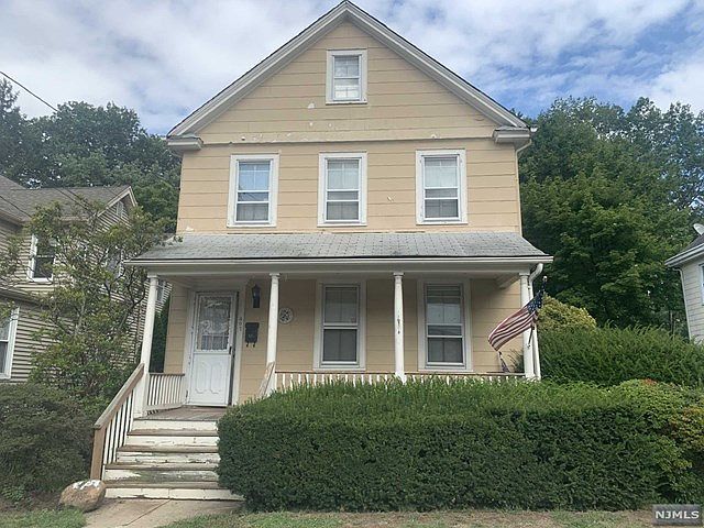 1st image of 407 Center Ave