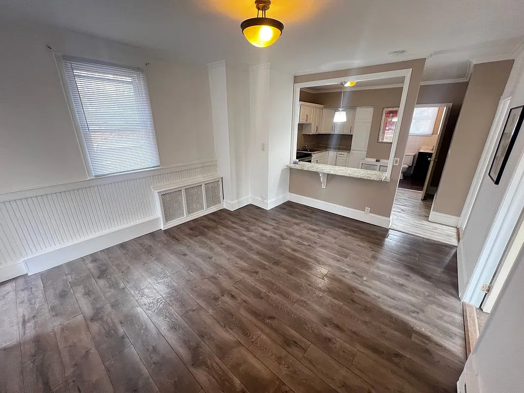 2 bed, 1.0 bath, 650 sqft, $2,350 — Photo 2