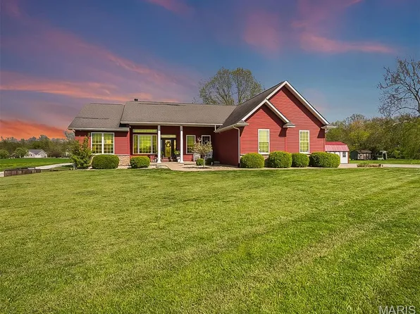 9120 Rezy Rd, Staunton, IL 62088