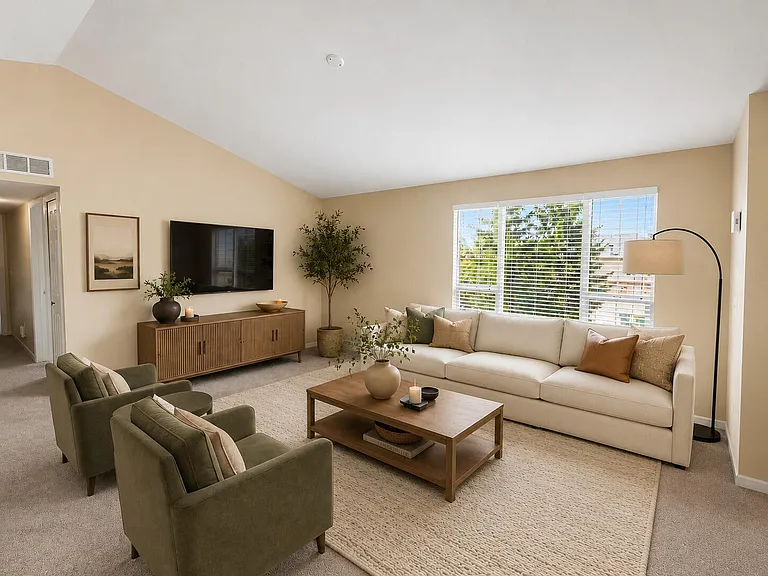 212 Commons Ct — Photo 4