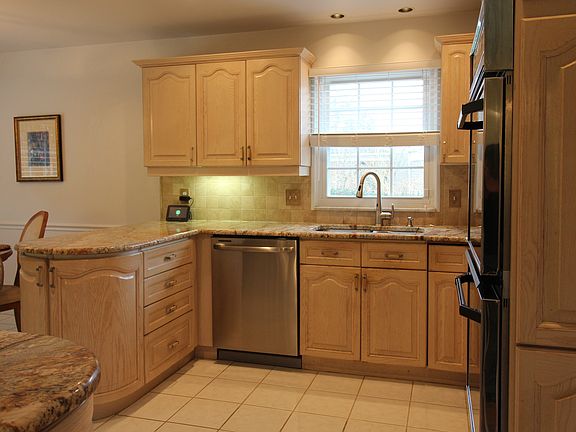 2nd image of 798 N Shady Hollow Cir