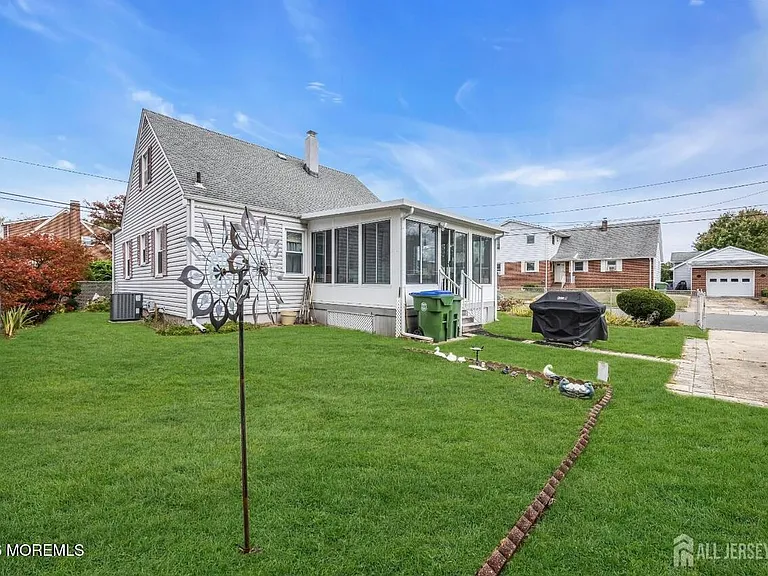 143 Safran Ave — Photo 2