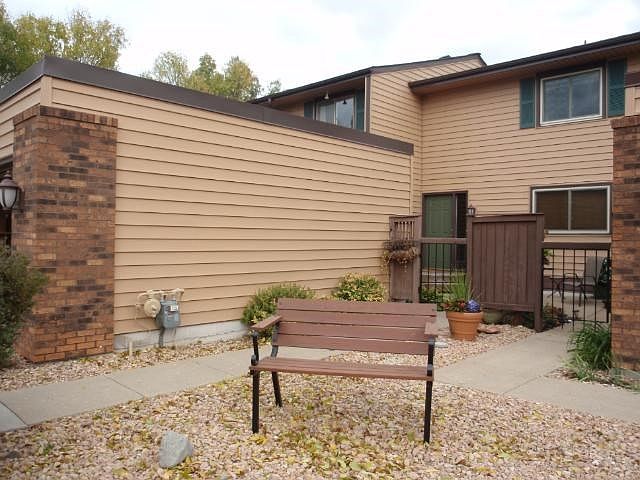 FAVORITE"ROOM"OF THE HOUSE! Great outdoor space for relaxing with a summer's breeze,enjoy a book(or Nook),occasional deer or two.
