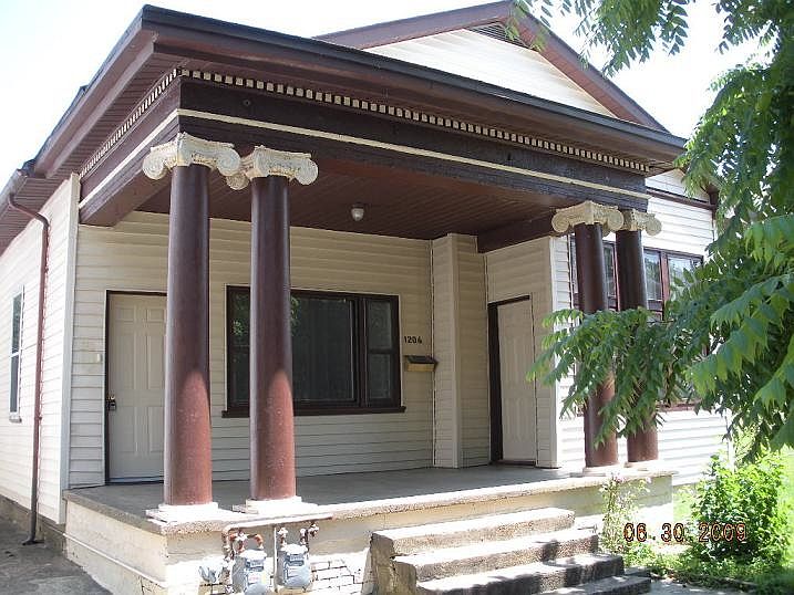 1st image of 1206 SE 1st St