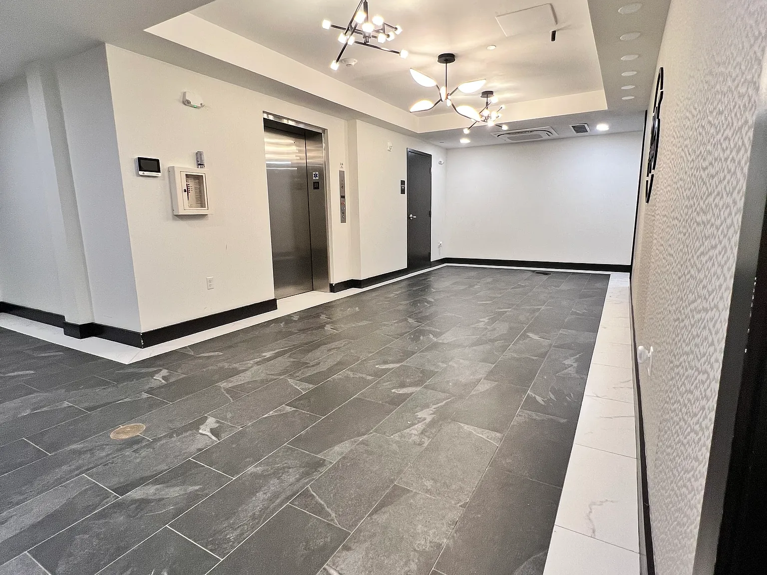 2 bed, 1274 sqft, $3,700 — Photo 4
