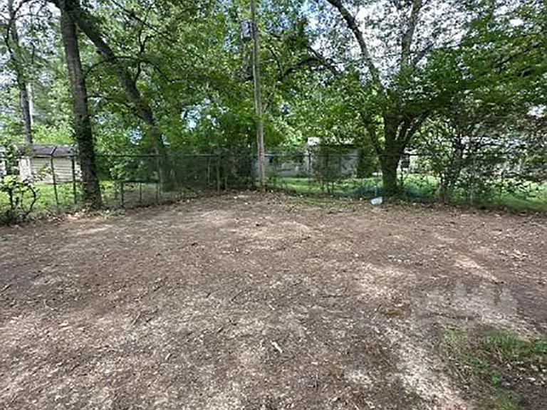 1240 Robin Hood Ln — Photo 10