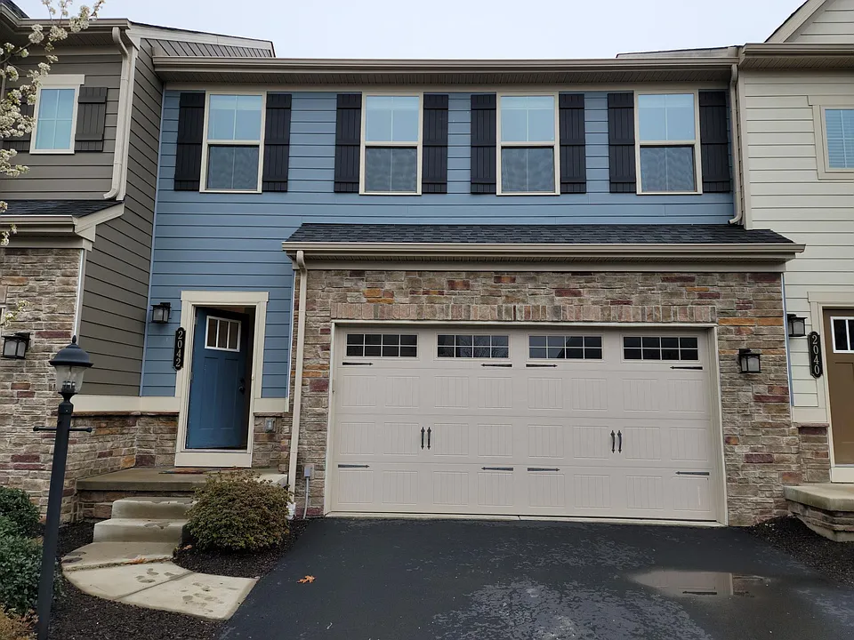 2042 Connecticut Ln