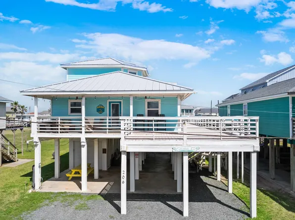 206 Sand Dune Court, Surfside Beach, TX 77541