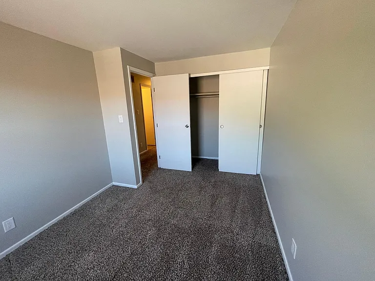 2109 Wellington Ct — Photo 13