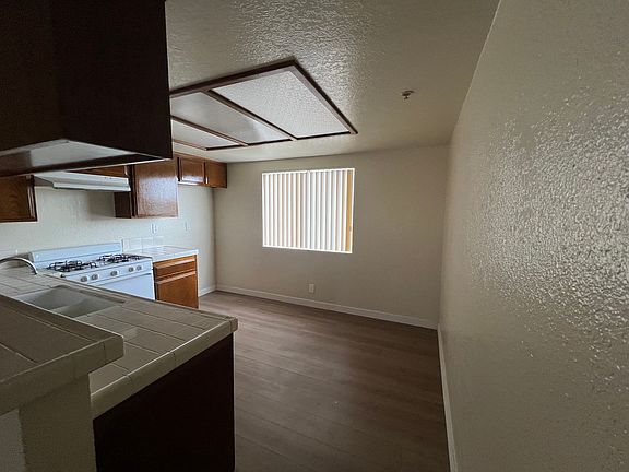 4th image of 14115-21 S Kornblum Ave #14115-6