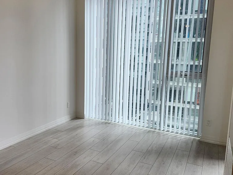 400 King St W #1212 — Photo 11