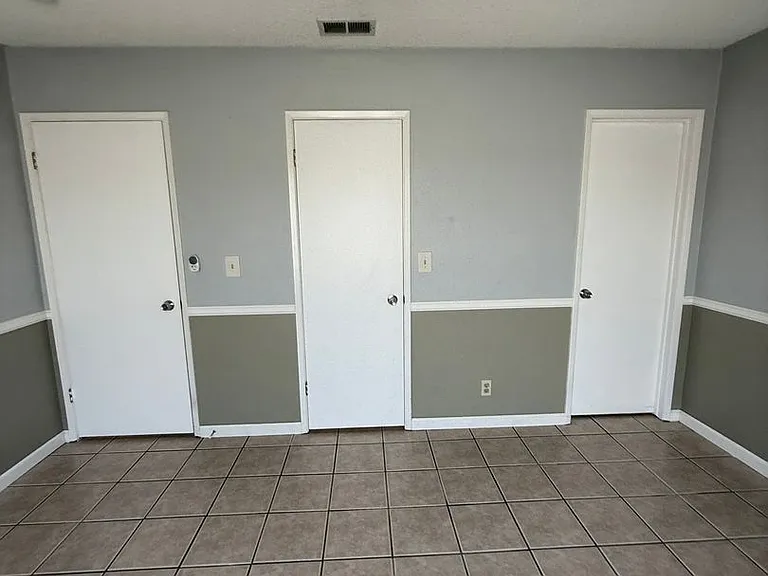 1153 E Foster Rd #A — Photo 22