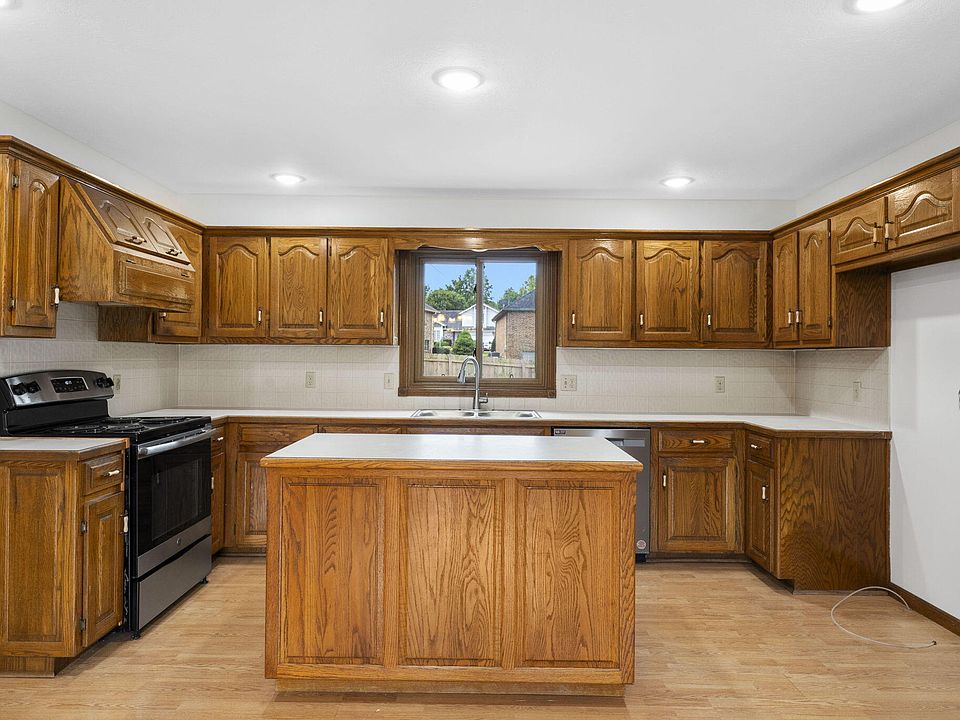 1338 E Burntwood Street, Springfield, MO 65803 | Zillow