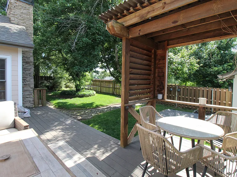 1401 NE Dysart Woods Ln — Photo 38