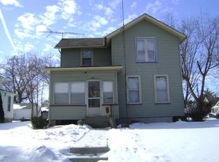 531 5th St, Aurora, IL 60505