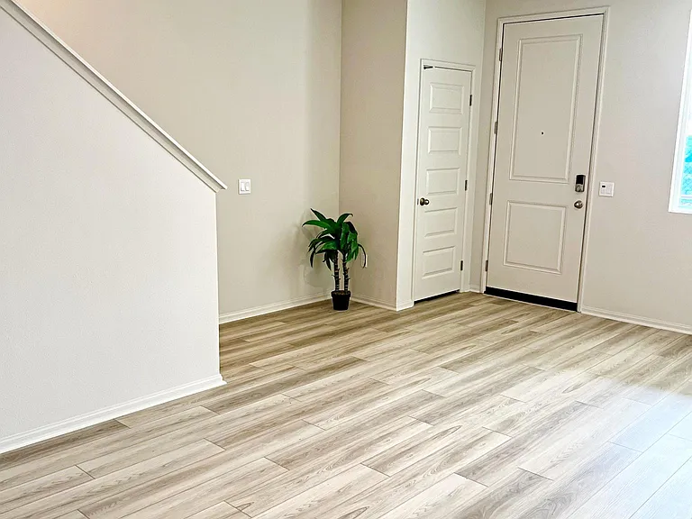 298 Lockhart Way — Photo 9