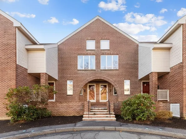 6 Mayfair Ct Unit 6, Ipswich, MA 01938