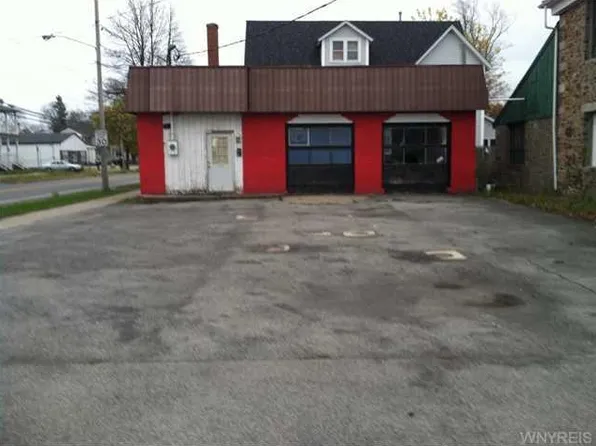 7 1/2 Vernon St, Middleport, NY 14105