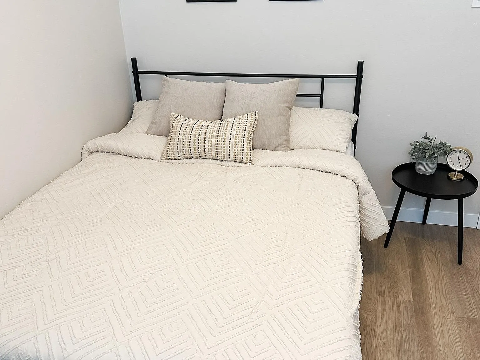 4 bed, 4.0 bath, 2149 sqft, $918 — Photo 2